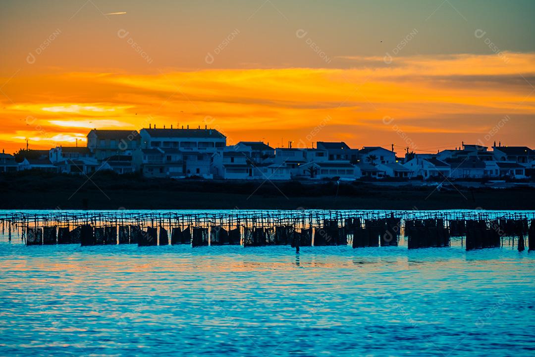 Pôr do sol colorido no Cais de Faro.