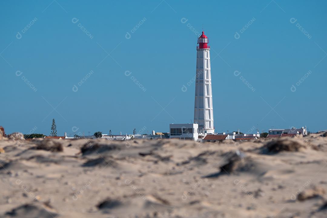 Farol na Ilha da Culatra na Ria Formosa.