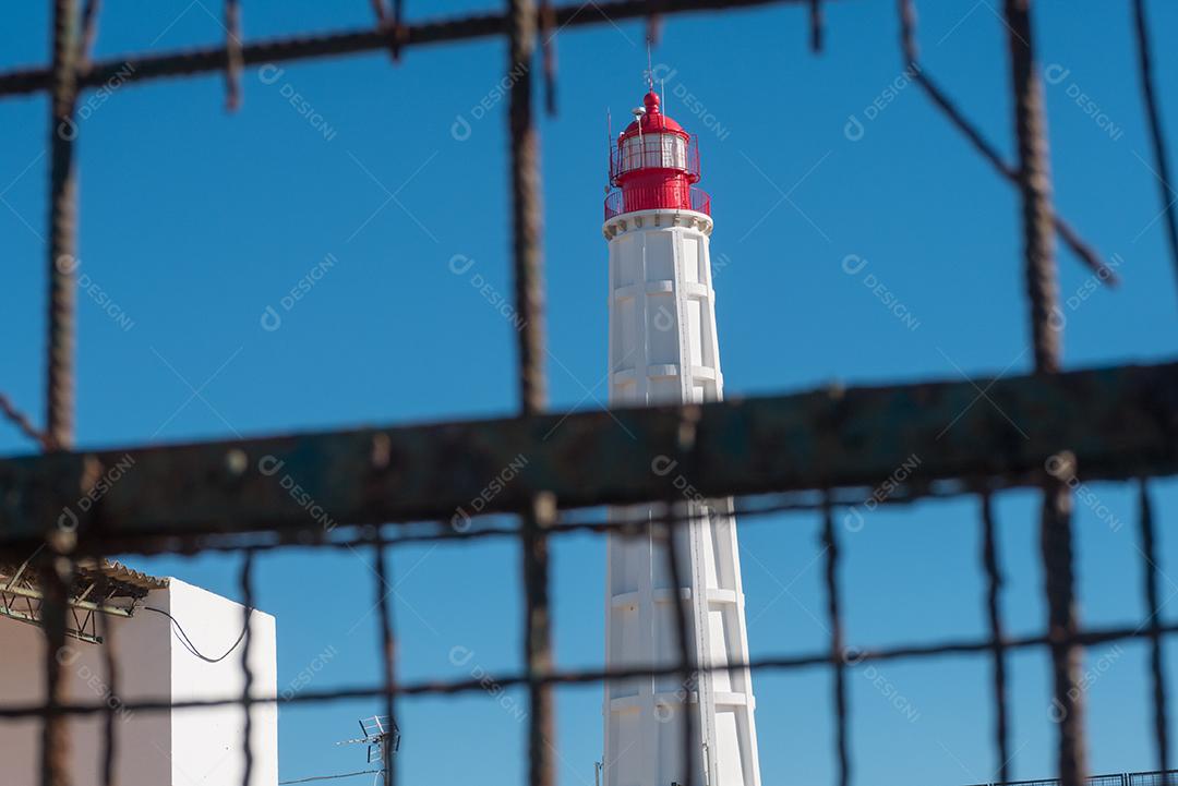 Farol na Ilha da Culatra na Ria Formosa.