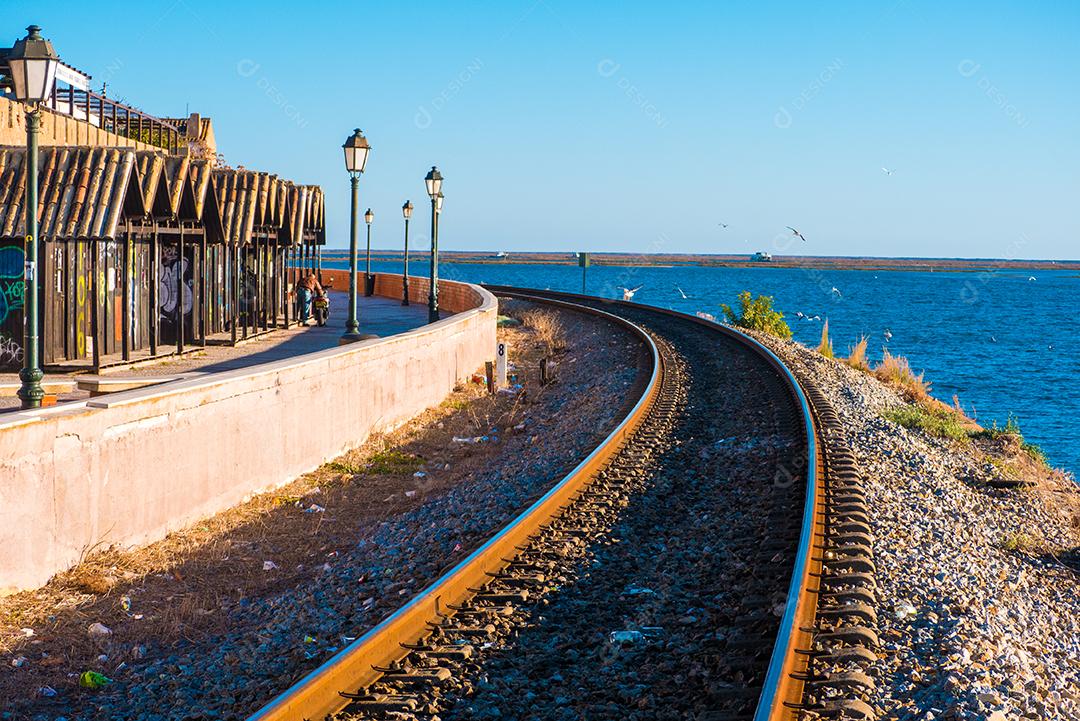 Faro, Portugal - 18 de dezembro de 2017: Ferrovia de Faro.