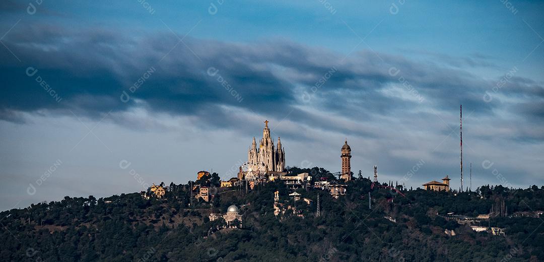 Vista panorâmica de Tibidabo em Barcelona.