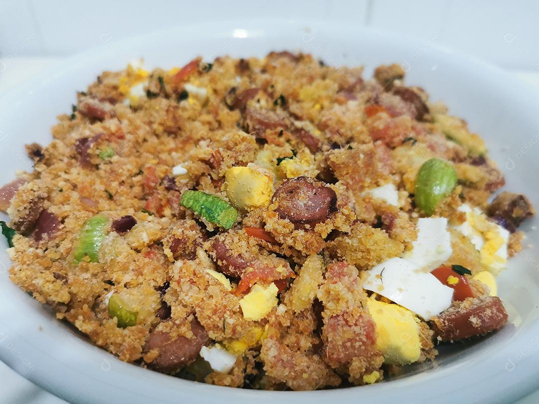 Perto da Farofa Colorida Brasileira.