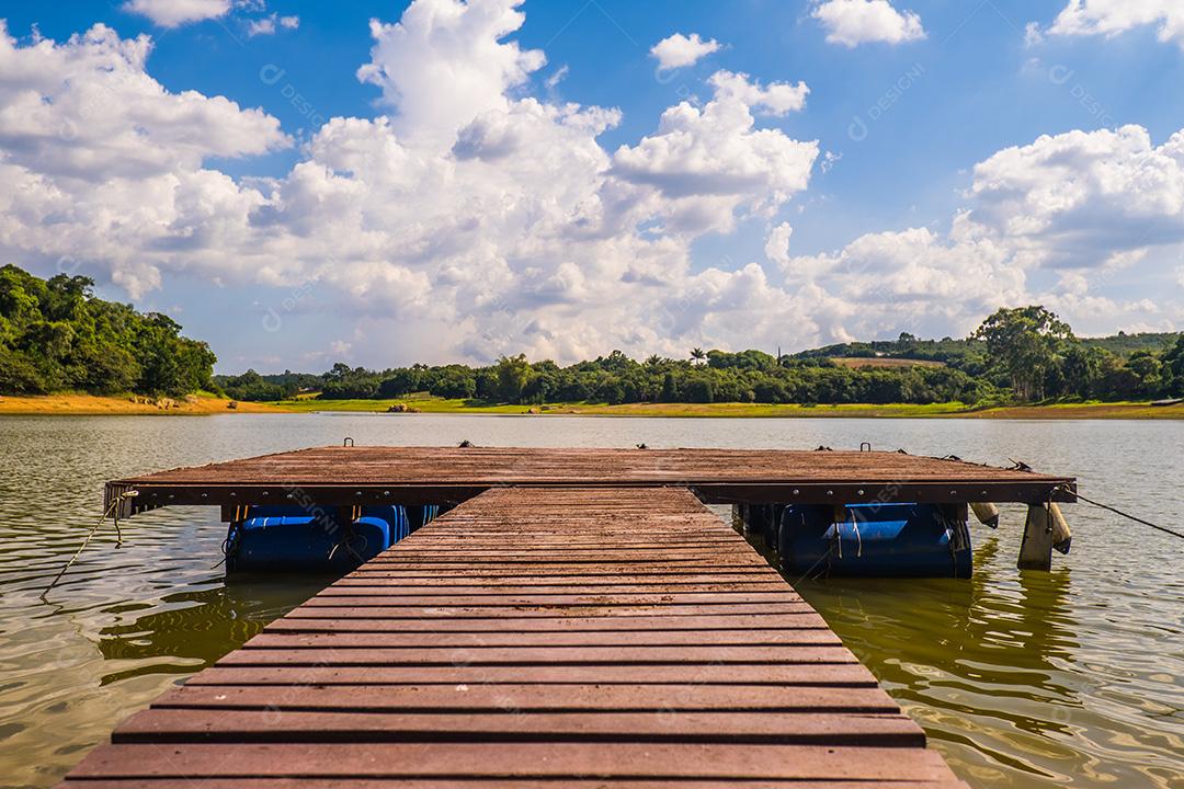 Vista do píer da Represa Ibiuna.