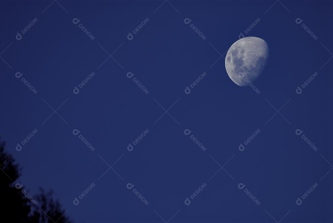 Lua céu nuvens noite astronomia