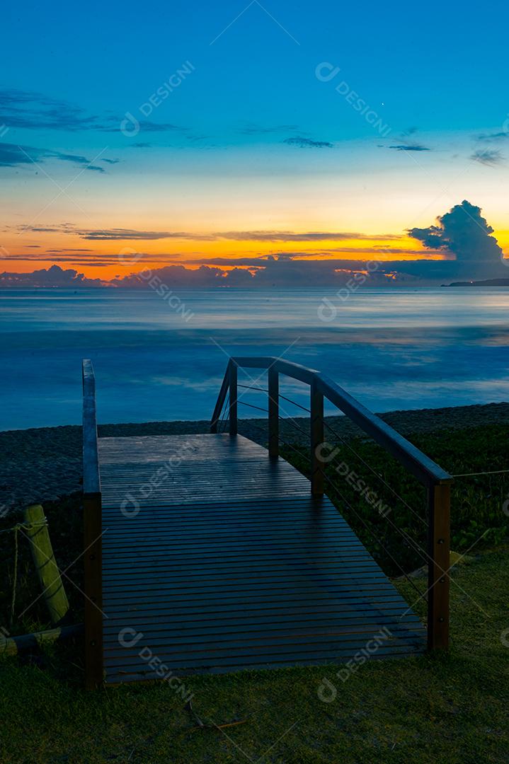 Paisagem ponte travesias praia céu nublado