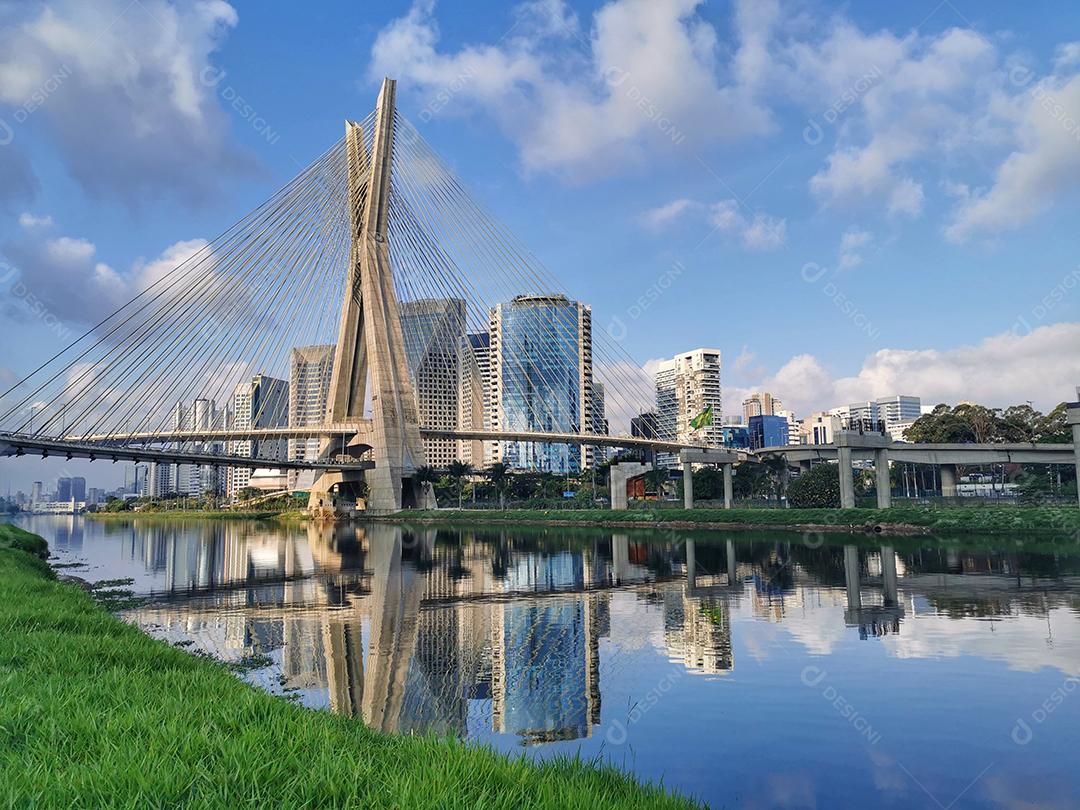 Ponte ficou em São Paulo sobre os Pinheiros..