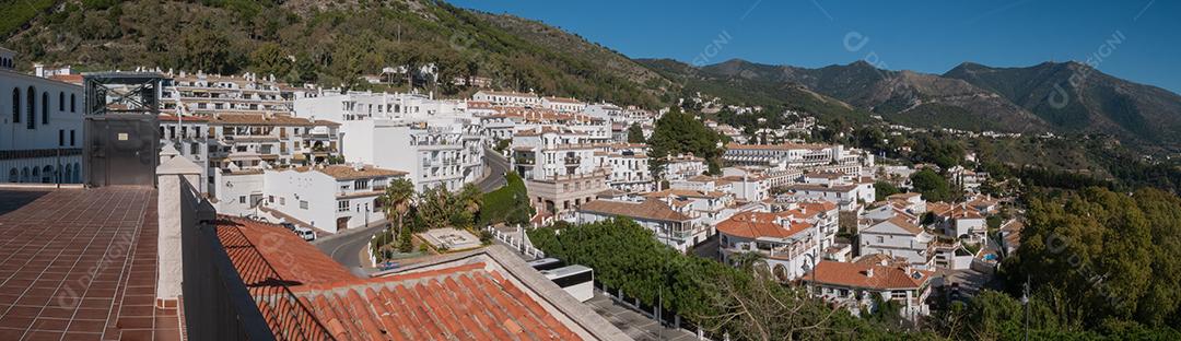 Vista panorâmica do topo da vila de Mijas