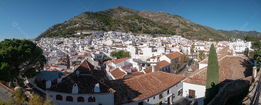 Vista panorâmica do topo da vila de Mijas