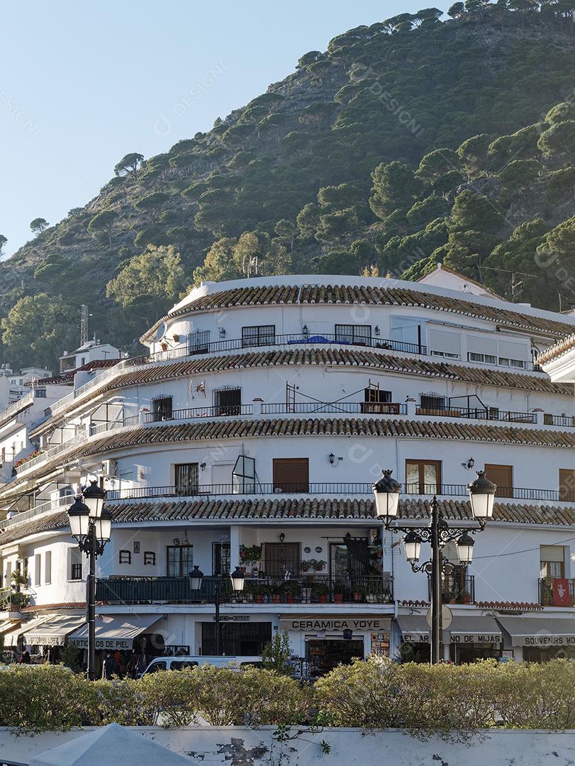 Vista das lojas na vila de Mijas