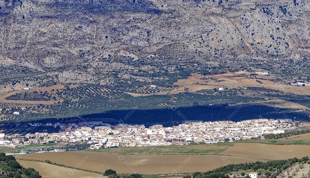 Vista panorâmica de alto ângulo da cidade de antequera.