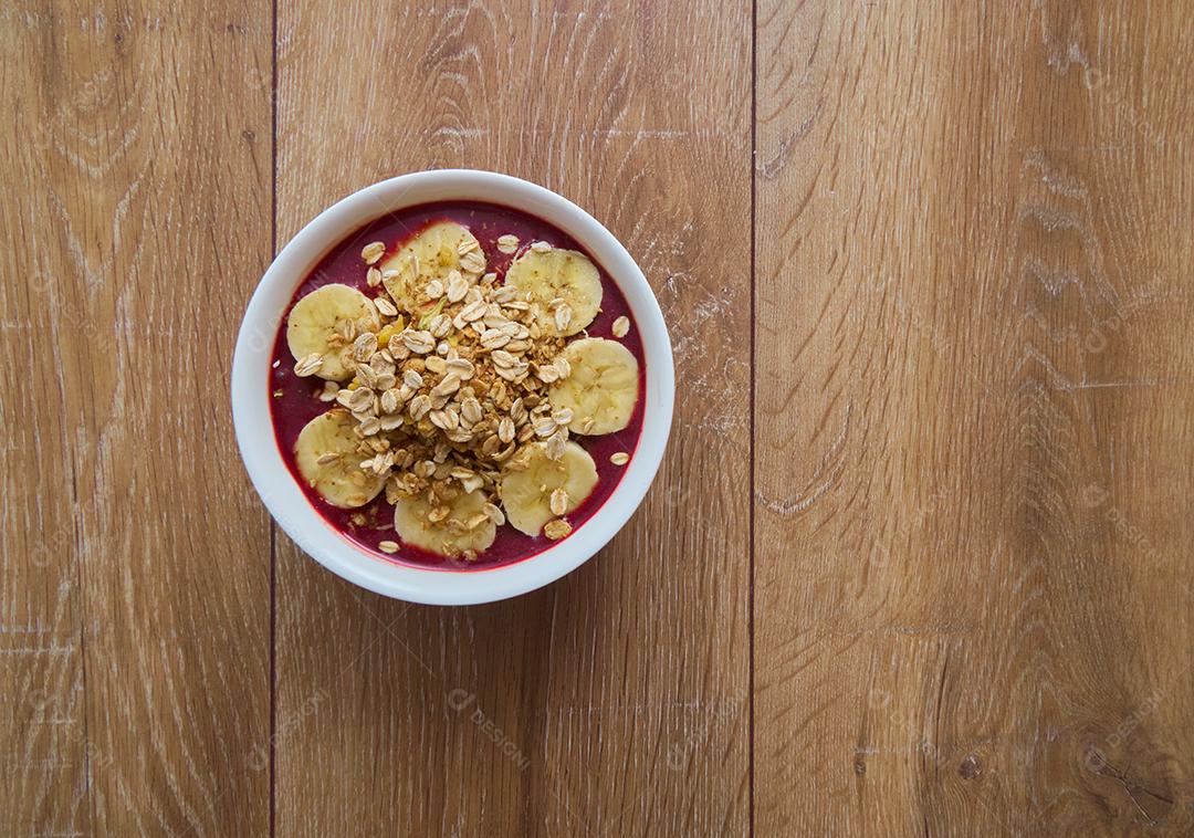 Vista superior do Brazilian Frozen Açaí Bowl