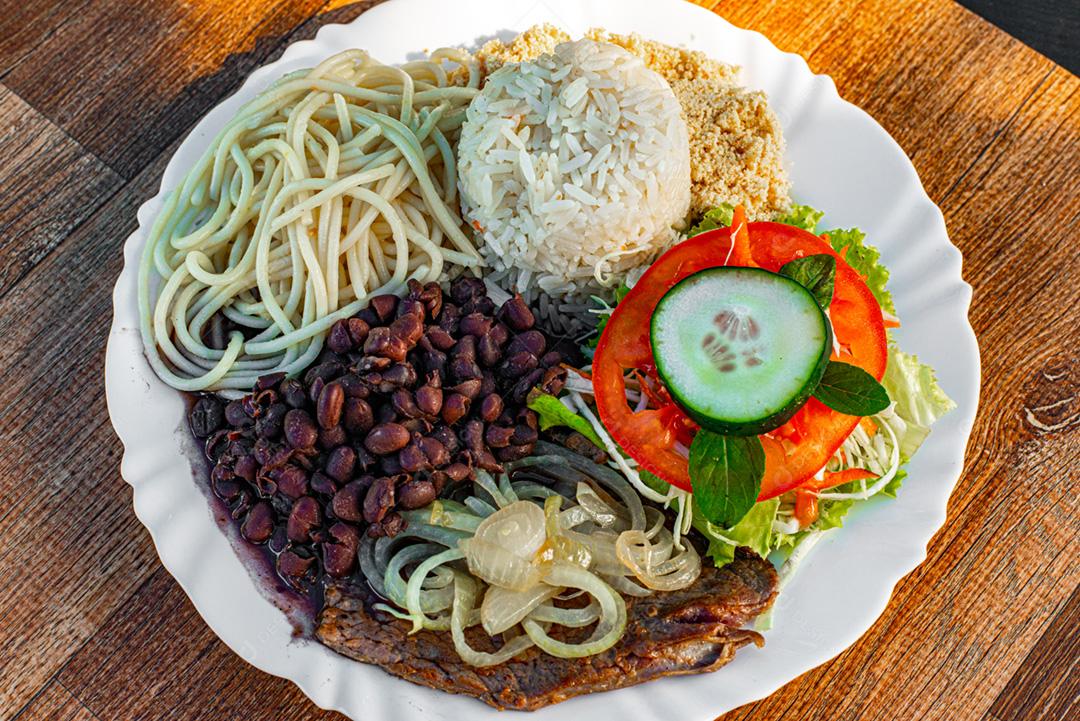 Comércio de marmitas com sabor típico brasileiro e a base