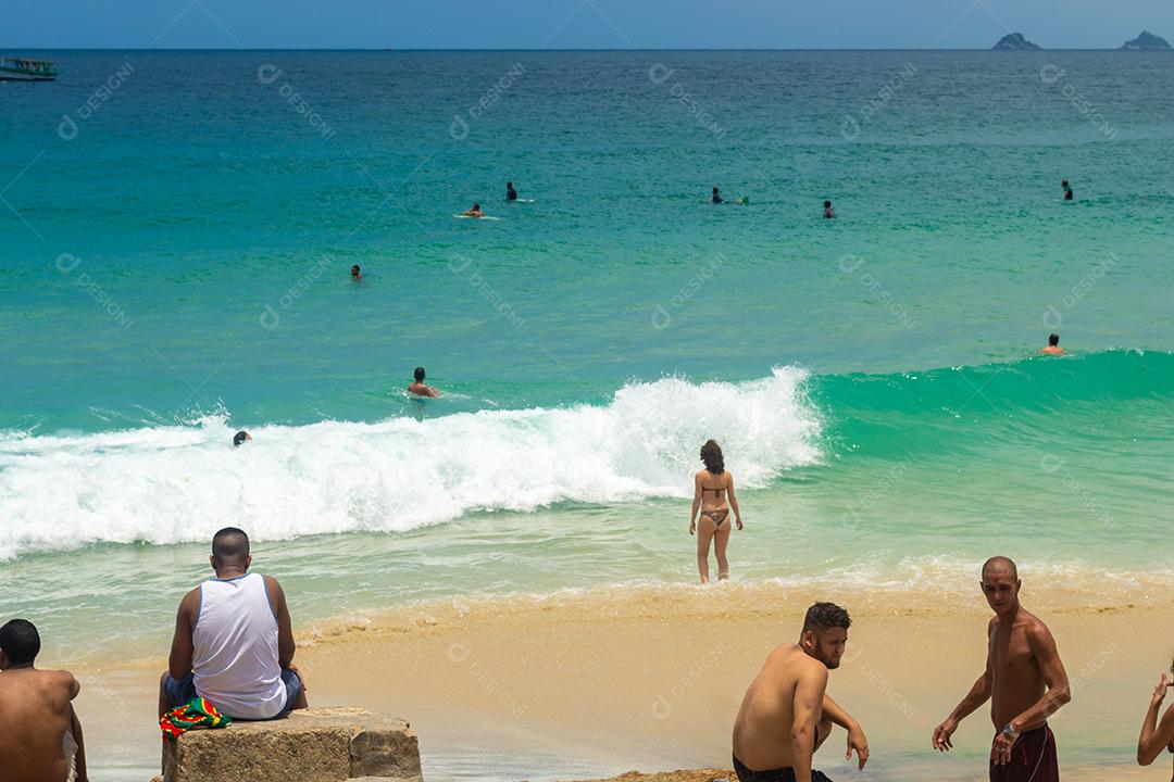 RIO DE JANEIRO, BRASIL - 22 de novembro de 2015: vista das praias do Rio de Janeiro cheias de pessoas