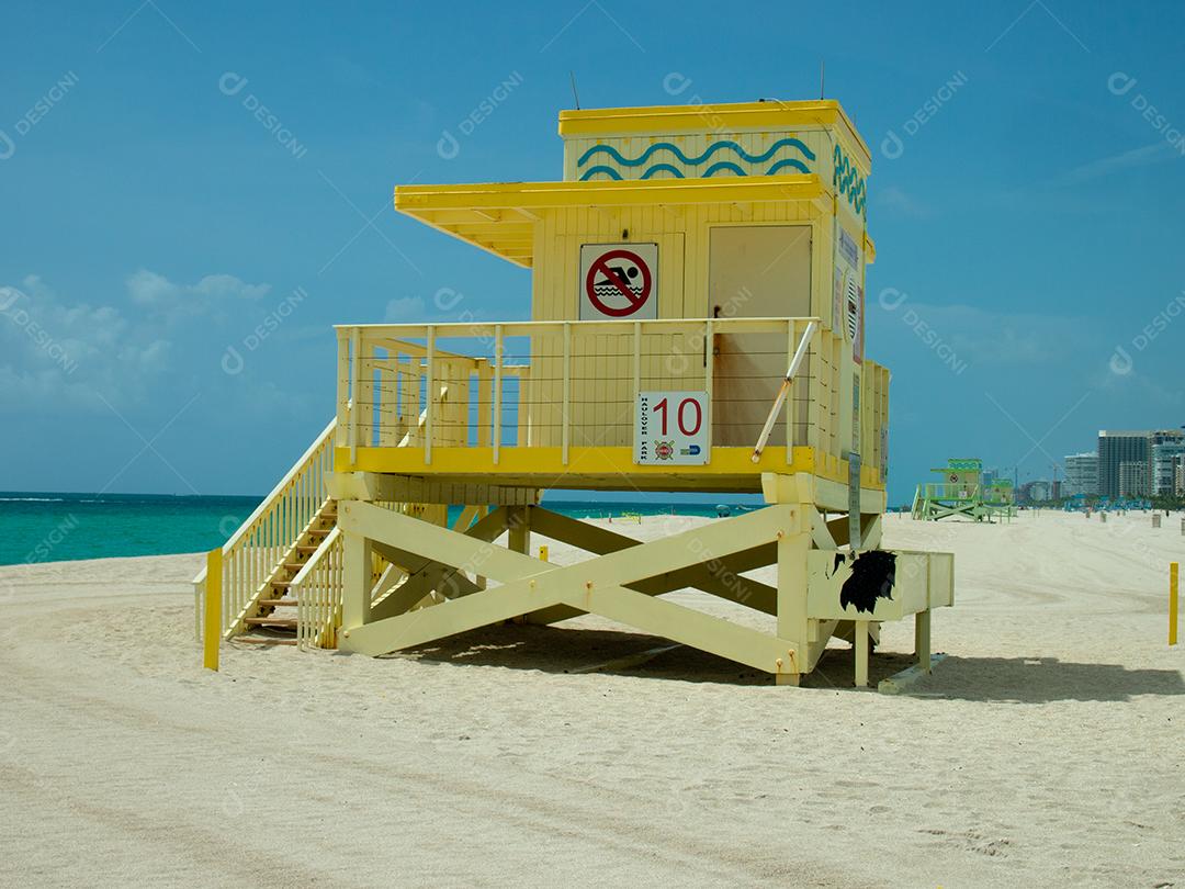 MIAMI, EUA - 18 de julho de 2015:Vista do posto de salva-vidas em Praia de Miami, Flórida.