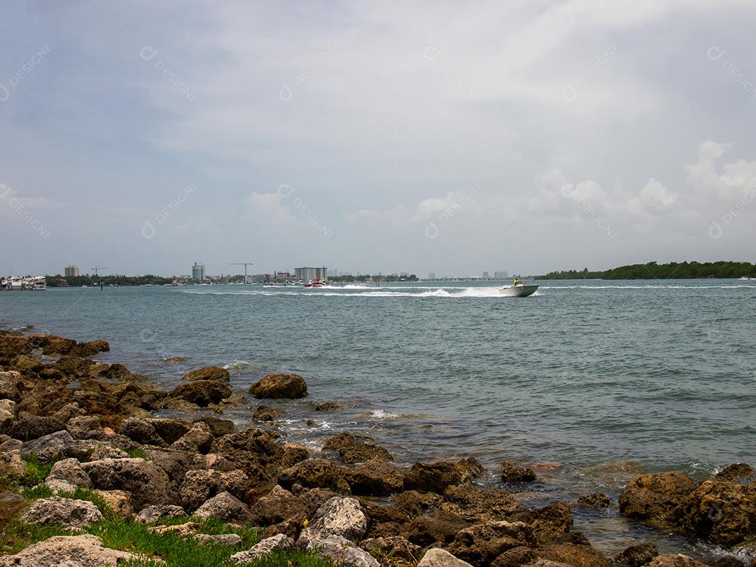 Vista da costa da praia de Miami.