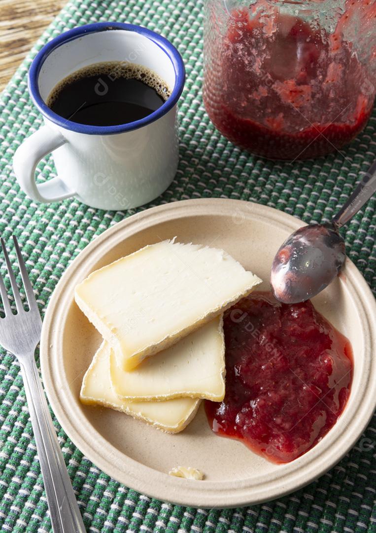 Queijo Artesanal Canastra de Minas Gerais, Brasil com café