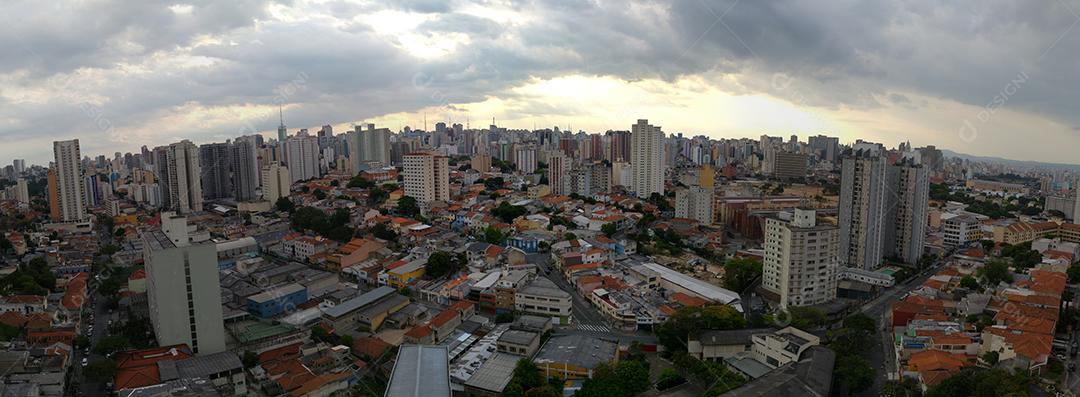 Ampla vista panorâmica do Bairro da Aclimação em São Paulo.