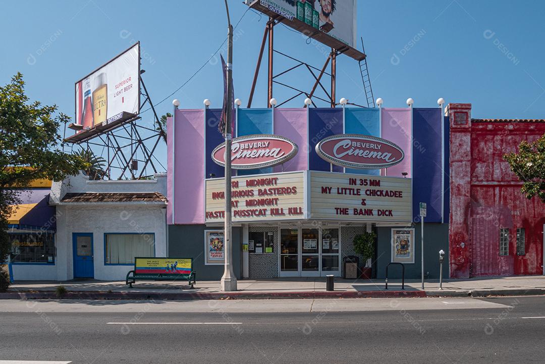 Vista do antigo cinema nas ruas do centro de Los Angeles.