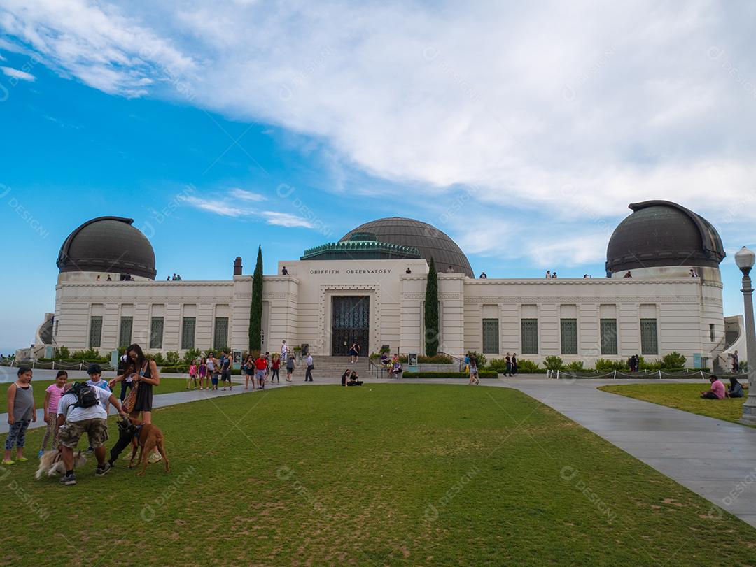 Vista do Observatório Griffith na cidade de Los Angeles no verão.