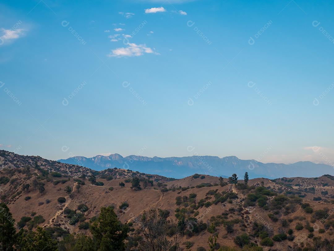 Vista panorâmica de Hollywood Hills na cidade de Los Angeles.