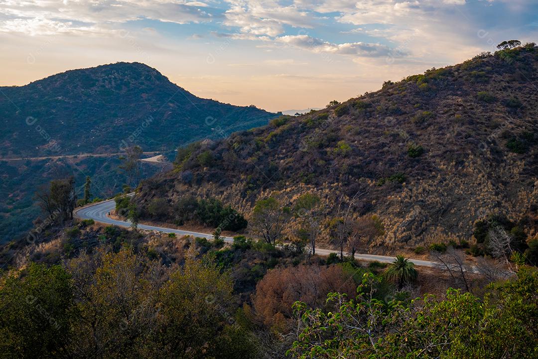Vista da estrada nas colinas de Hollywood.