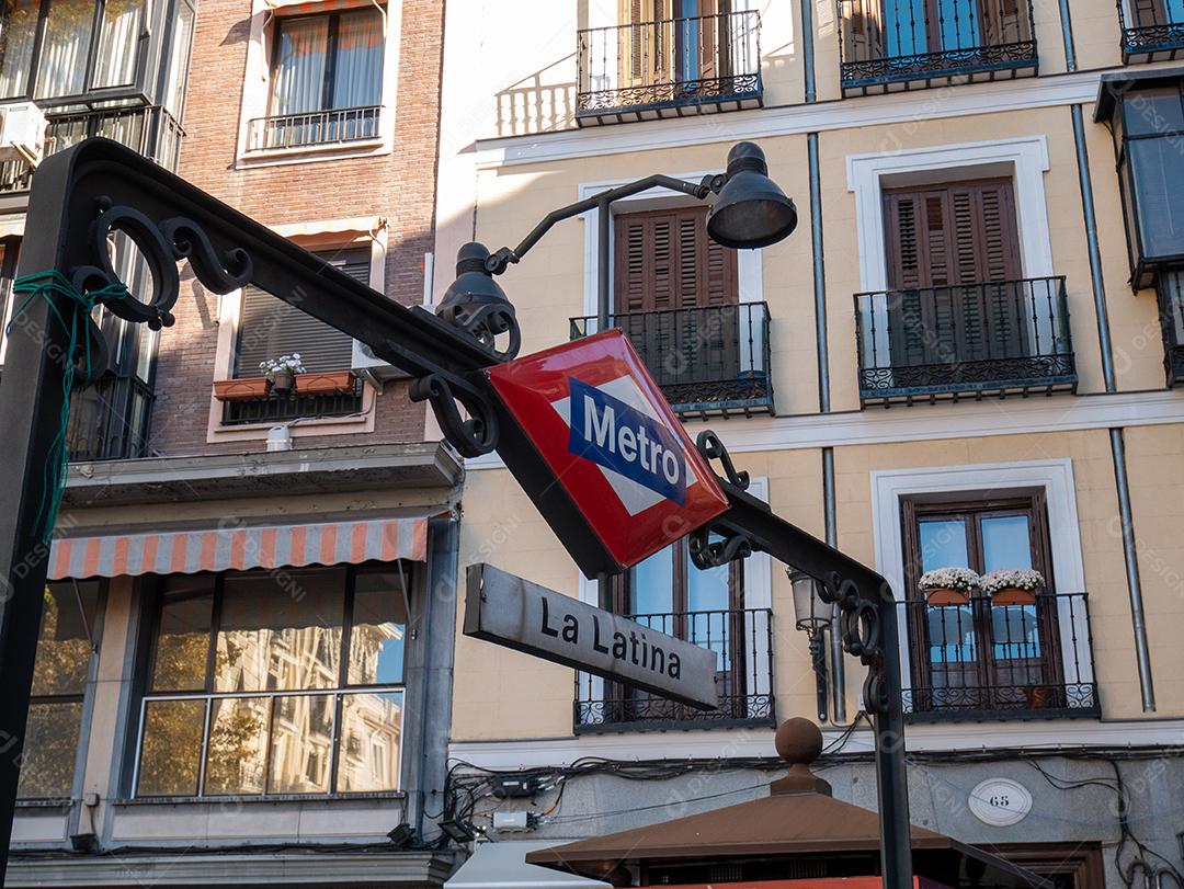 Vista da estação de trem La Latina.