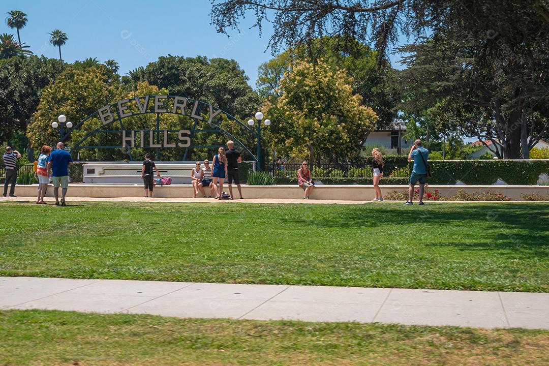 Vista do sinal de bairro de Beverly Hills em Los Angeles.