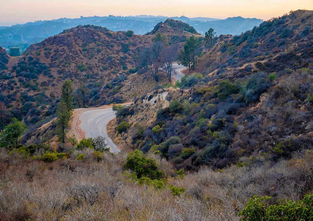 Vista da estrada nas colinas de Hollywood.
