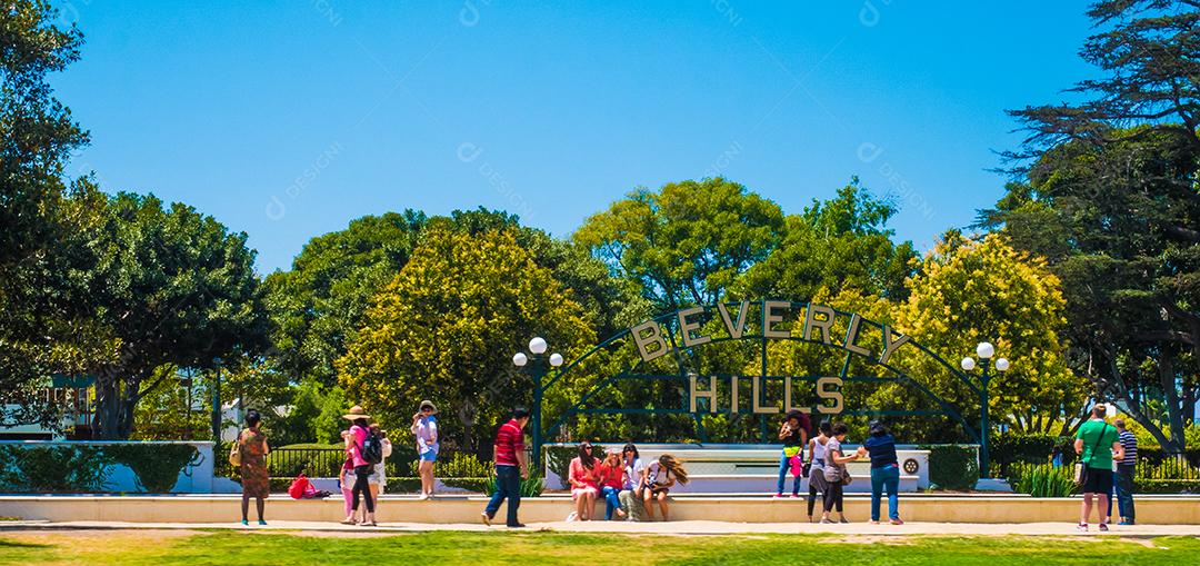 Vista do sinal de bairro de Beverly Hills em Los Angeles.