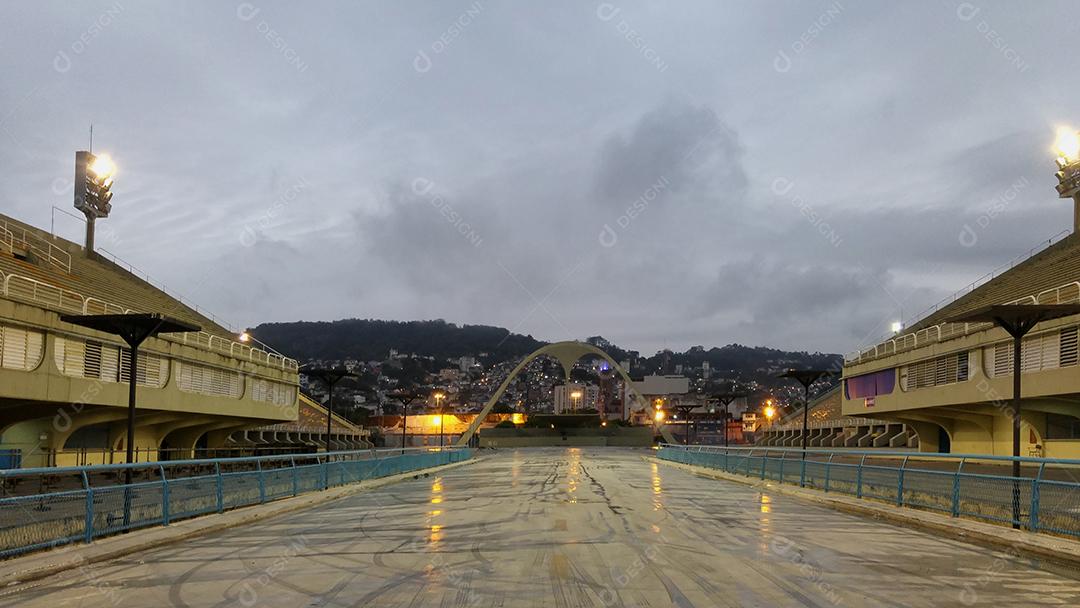 Vista do Sambódromo fechado e vazio no Ro de Janeiro