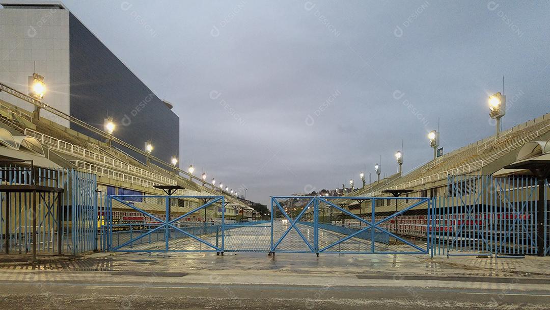 Vista do Sambódromo fechado e vazio no Ro de Janeiro
