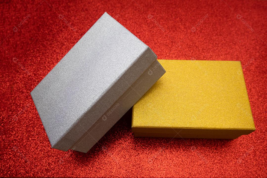 Vista superior de uma caixa de presente para o dia dos namorados.