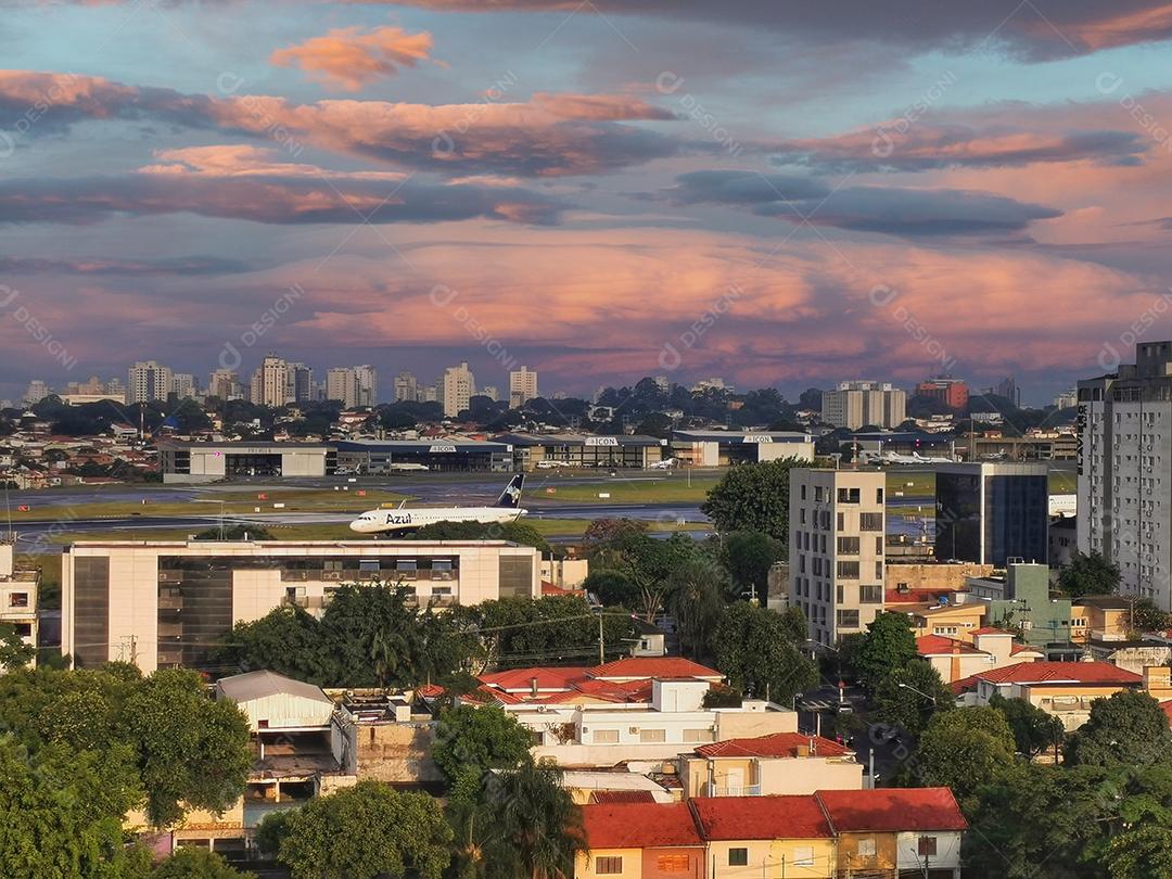 Aeroporto Tree Congonhas com avião da Azul Linhas Aéreas em São Paulo..
