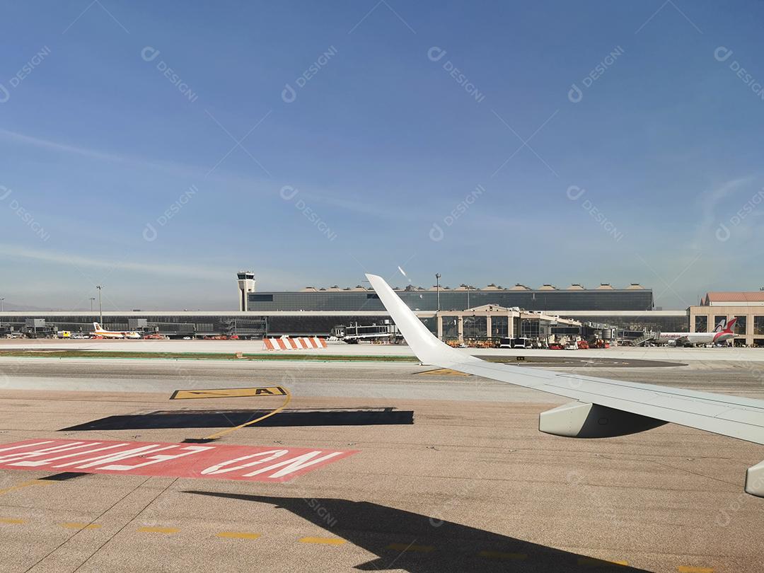Vista externa do aeroporto de Málaga na Espanha.