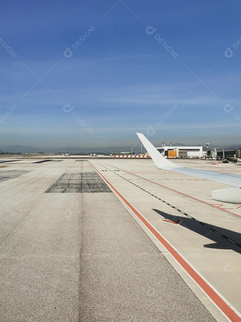 Vista externa do aeroporto de Málaga na Espanha.