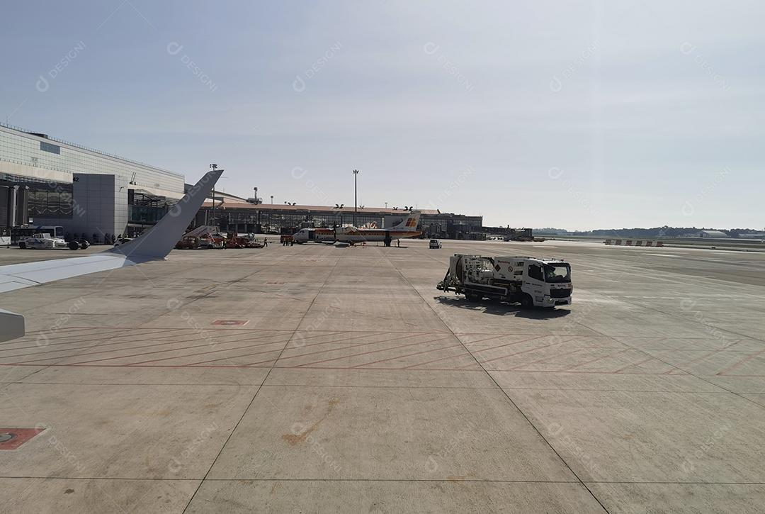 Vista externa do aeroporto de Málaga na Espanha.