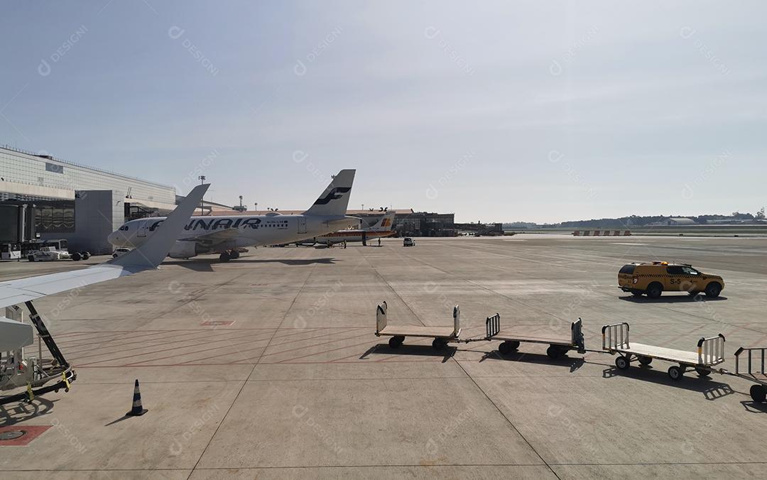 Vista externa do aeroporto de Málaga na Espanha.