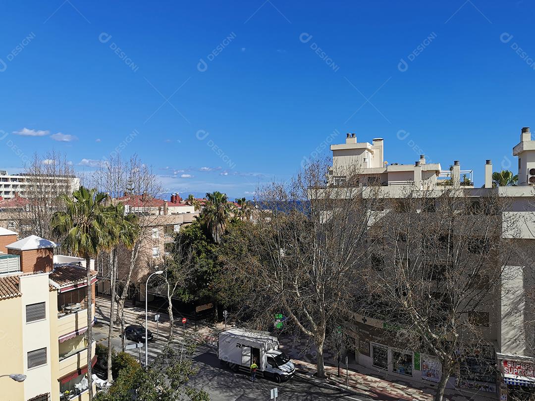 Vista dos edifícios na praia de Torremolinos, na Espanha.