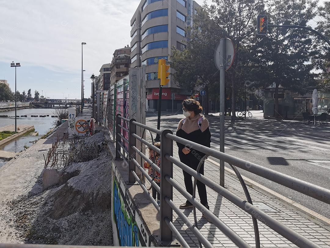 Vista de mãe e filha nas ruas do Soho Málaga.