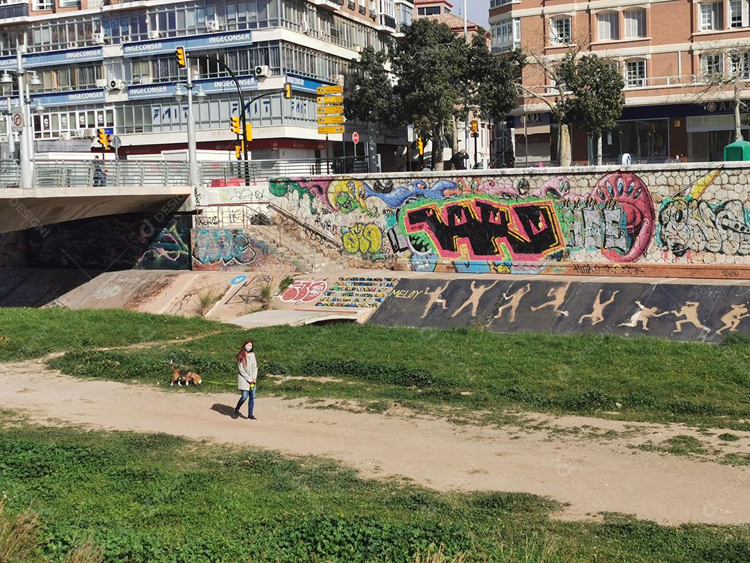 Málaga, Espanha - 18 de fevereiro de 2021: Vista das ruas do Soho Málaga.