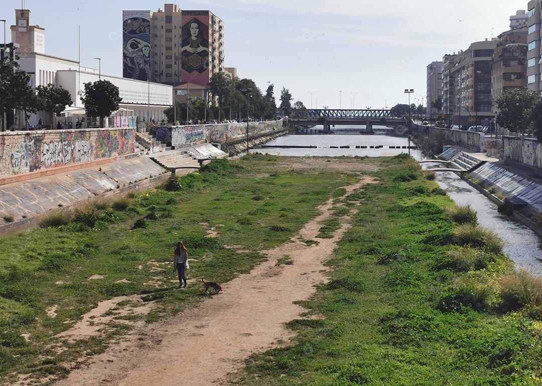 Málaga, Espanha - 18 de fevereiro de 2021: Vista das ruas do Soho Málaga.