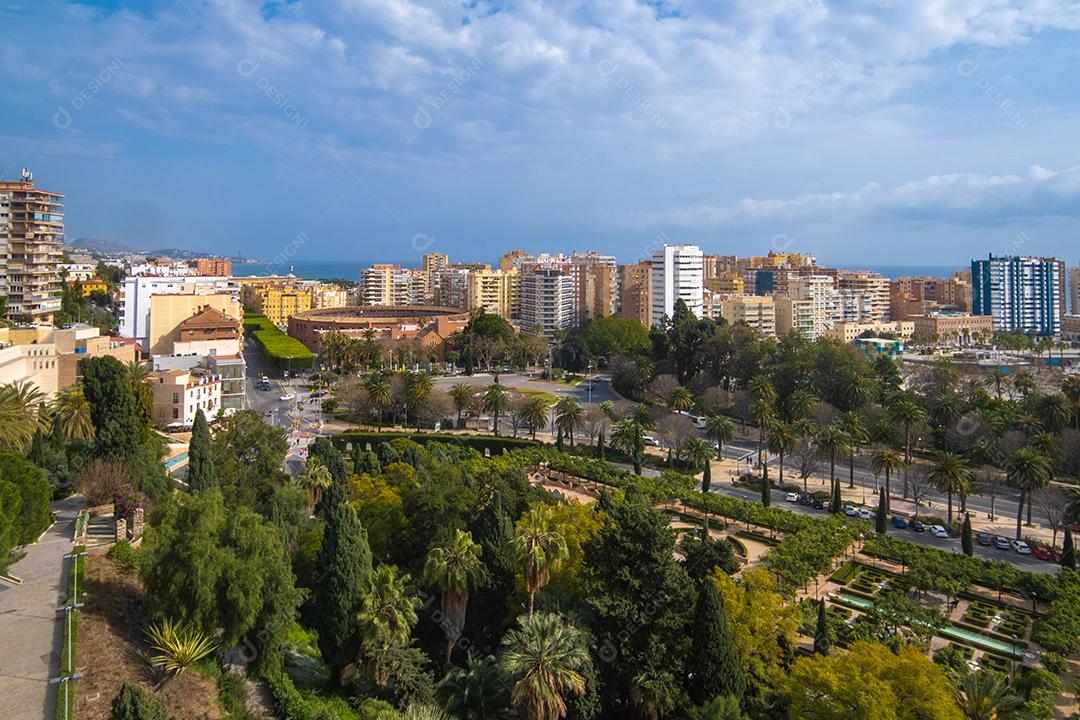 Vista aérea e panorâmica na cidade de Málaga na Espanha