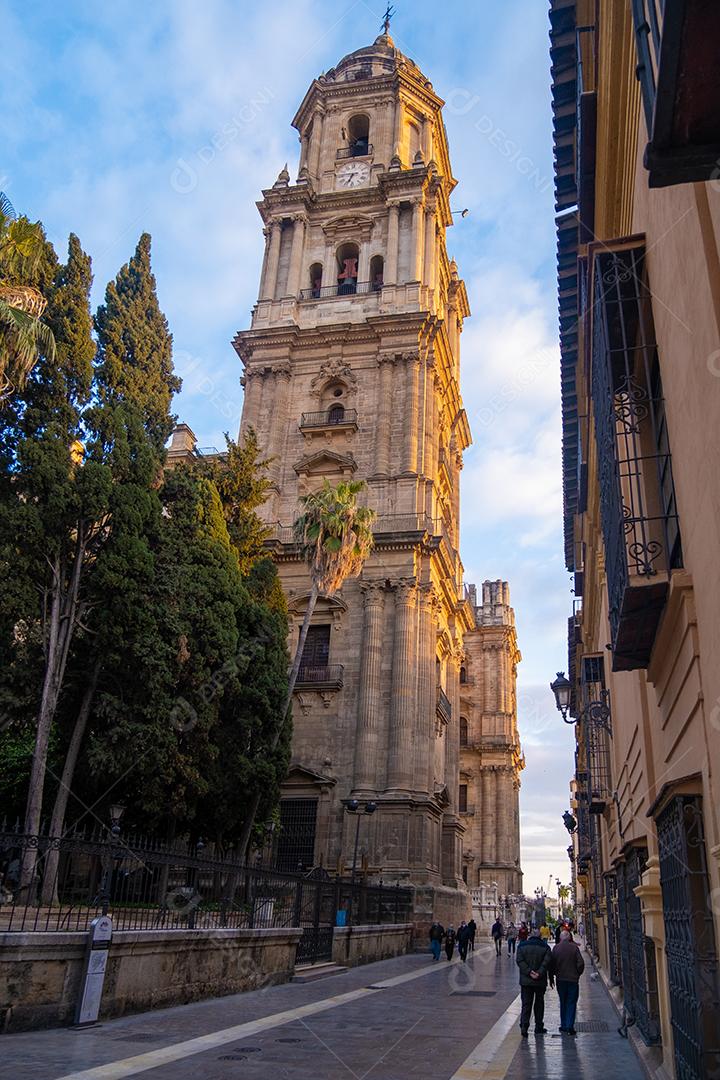 Málaga, Espanha - 23 de fevereiro de 2021: Vista da Catedral de Málaga durante a pandemia.