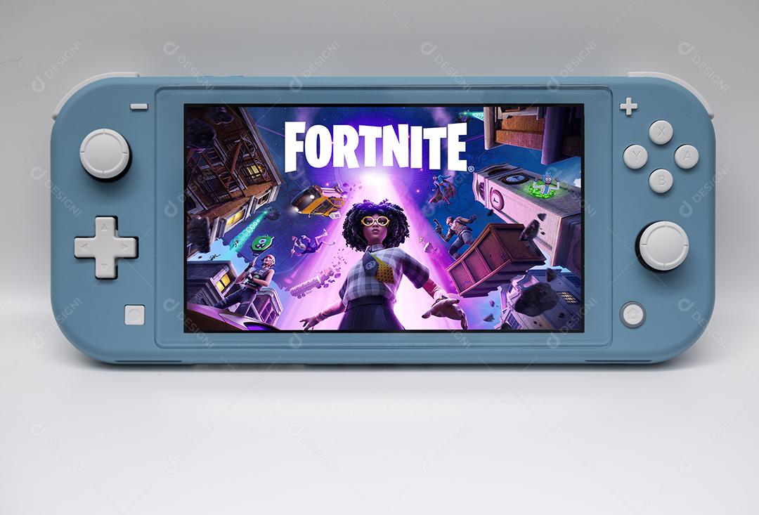 Vista de um console Nintedo Switch com jogo Fortnite na tela