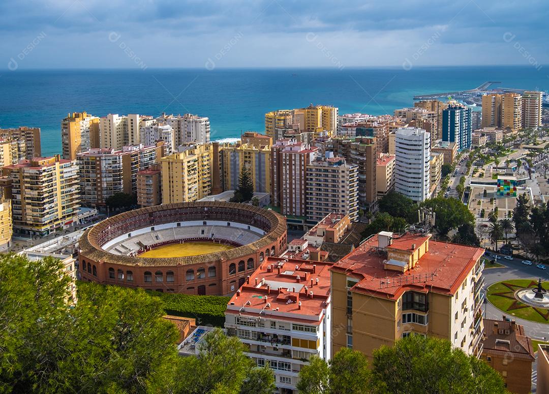 Vista aérea e panorâmica na cidade de Málaga na Espanha