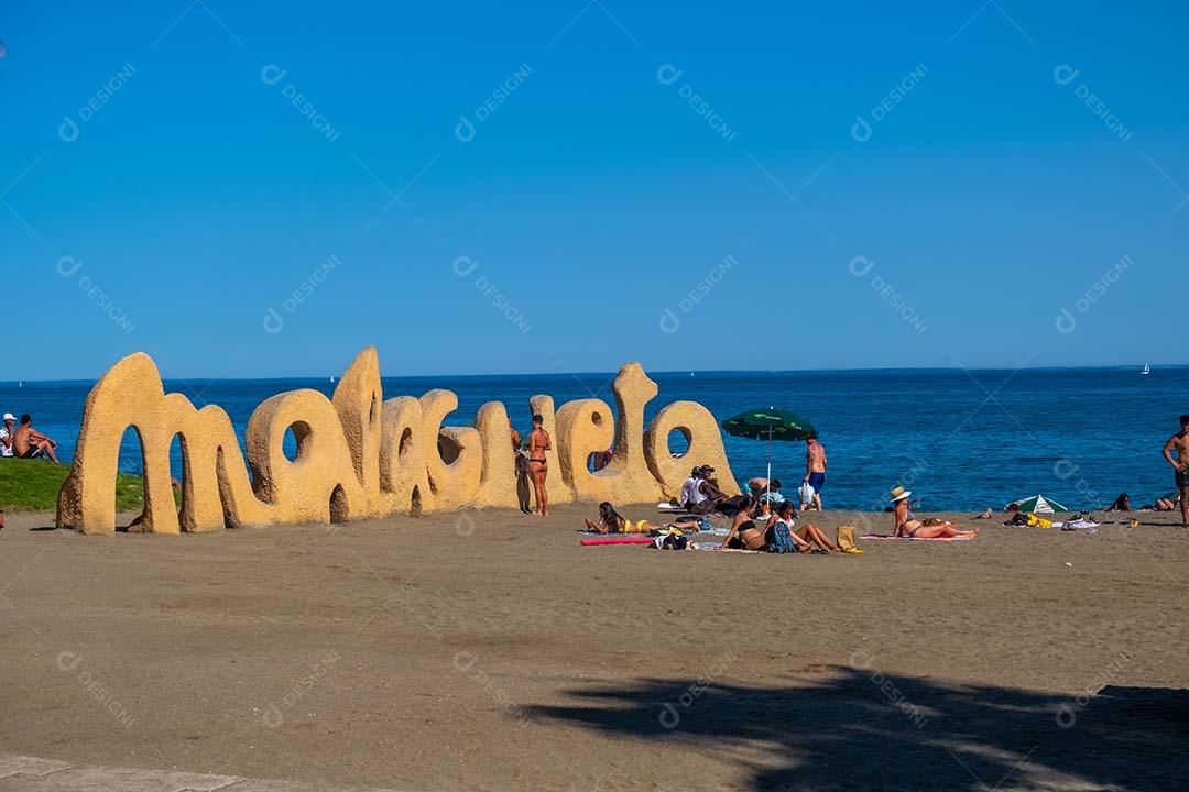 Bela vista da Praia da Malagueta durante o verão.