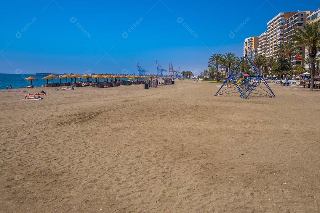 Bela vista da Praia da Malagueta durante o verão.