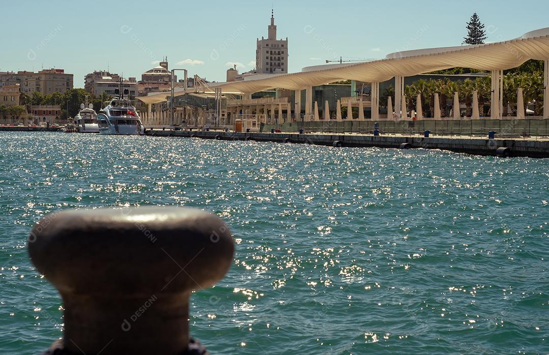 Vista do porto de Málaga na Espanha
