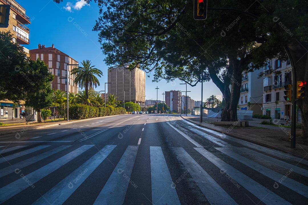 Vista da avenida principal no centro de Málaga.