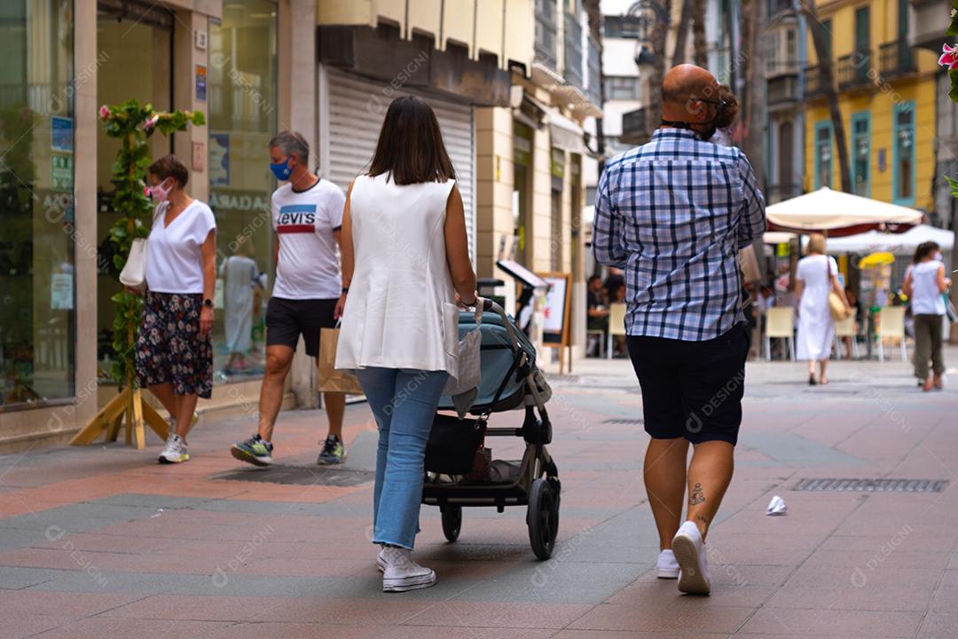 Málaga, Espanha - 19 de junho de 2021: Pessoas caminhando no centro histórico de Málaga na Espanha